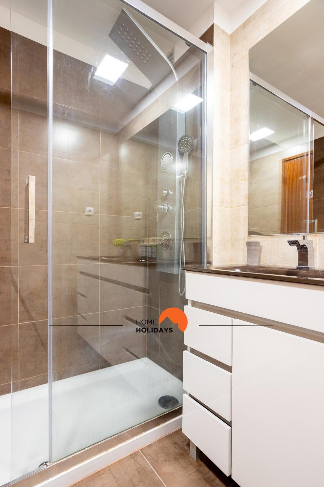 #193 Luxury Ocean View By Holidays Apartment *